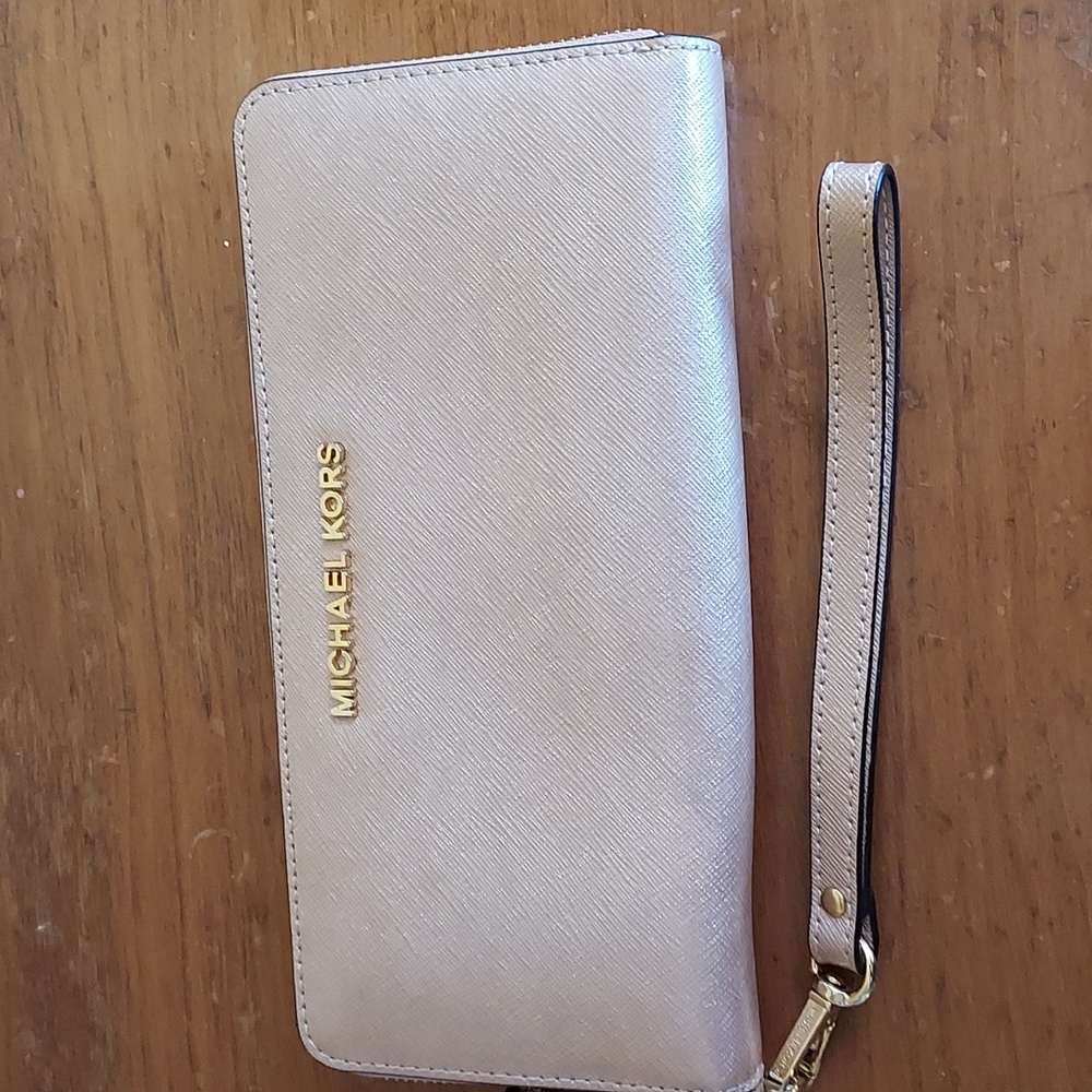 Michael kors  Leather Continental Wristle